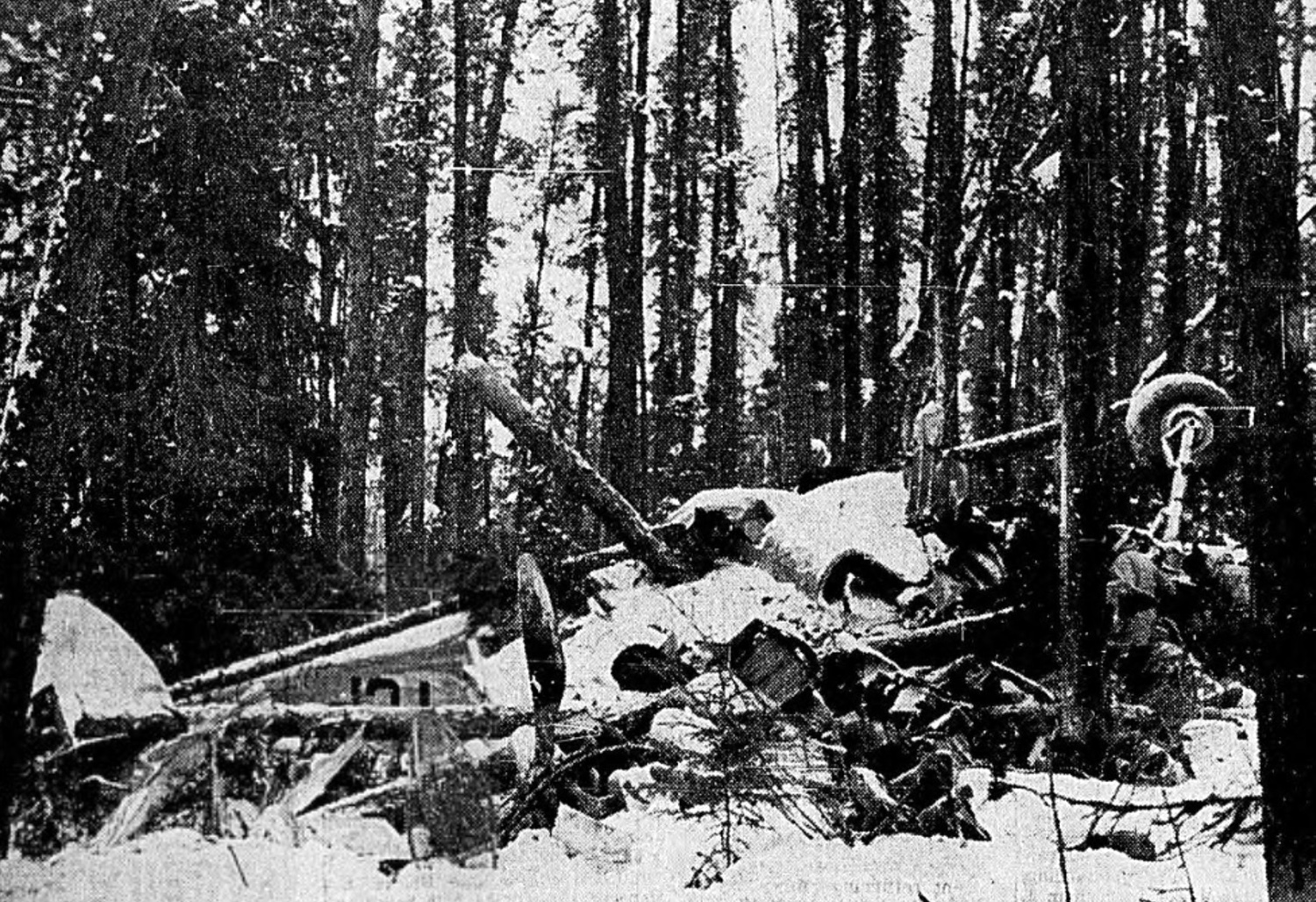 Crash of a Lockheed 14-H2 Super Electra in Armstrong: 12 killed