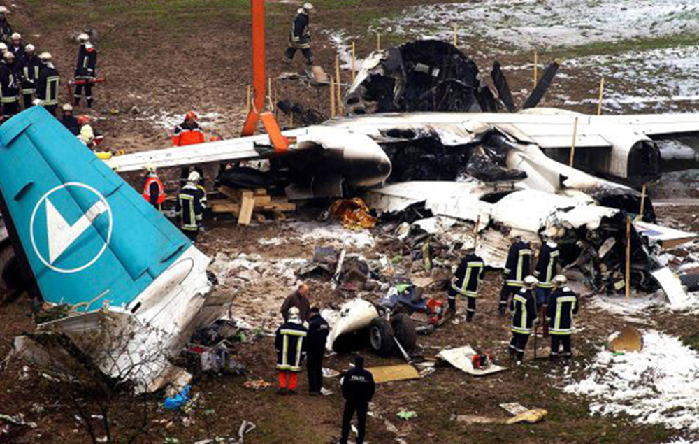 Самолеты столкнувшиеся в небе. Авиакатастрофа над Боденским озером 2002. Авиакатастрофа 1 июля 2002 года. Авиакатастрофа 2002 башкирские авиалинии. 2 Июля 2002 авиакатастрофа.