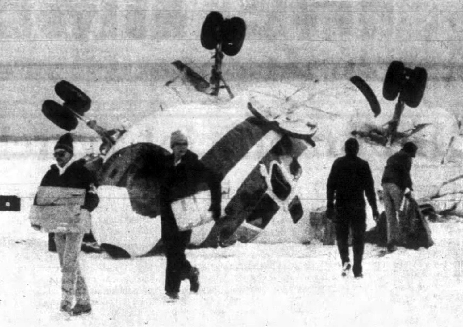 Crash of a Douglas DC-9-15RC in Cleveland: 2 killed | Bureau of