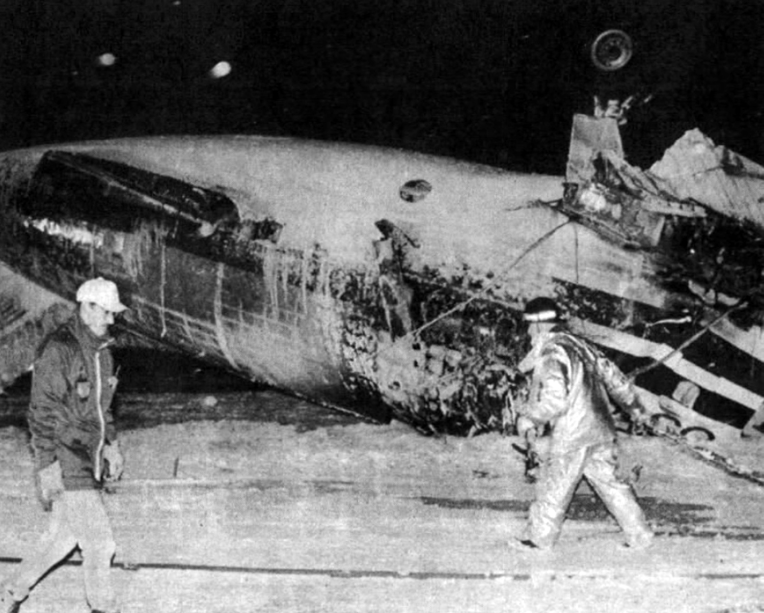 Crash of a Douglas DC-9-15RC in Cleveland: 2 killed | Bureau of
