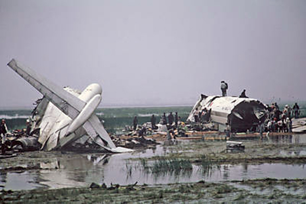 Crash of a Boeing 727-64 in Mexico City: 27 killed | Bureau of Aircraft Accidents Archives