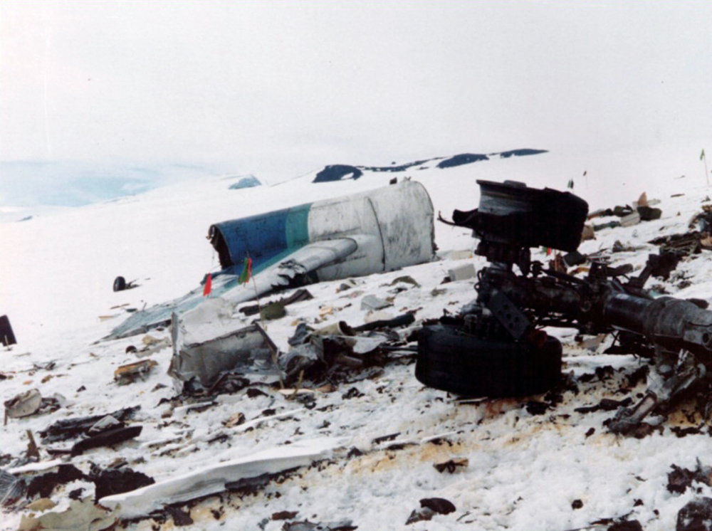 Авиакатастрофы ноябрь. Рейс 901 Air New Zealand. Авиакатастрофа DC-10 1979 В Антарктиде. DC 10 В Антарктиде. Крушение DC 10 В Антарктиде.