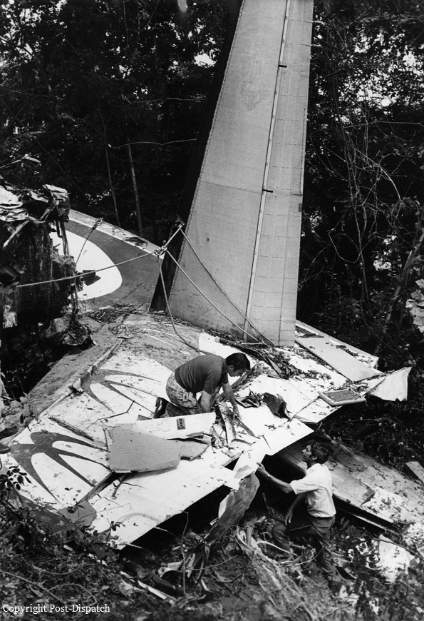 Самолет упал на детский сад в 1972. Крушение самолета Уругвай 1972. Крушение самолета в 1972 году в Андах. Самолет упавший в Уругвае 1972.