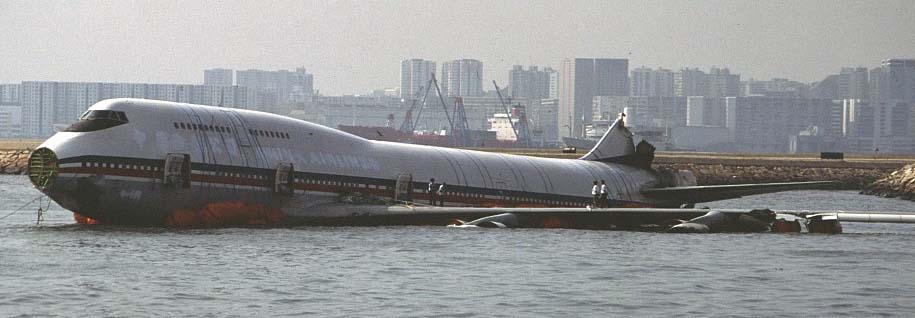 Crash of a Boeing 747-400 in Hong Kong | Bureau of Aircraft Accidents