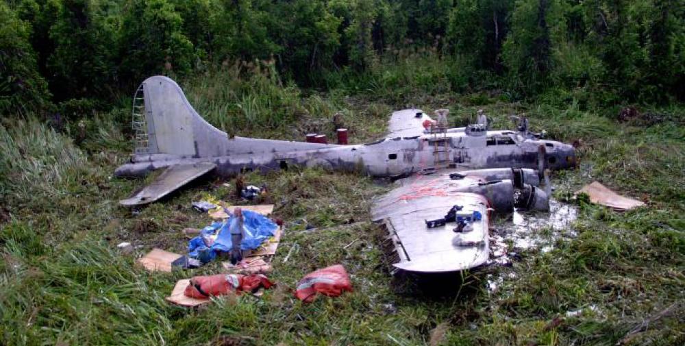 Crash of a Boeing B-17E Flying Fortress in Agaiambo swamp | Bureau of ...
