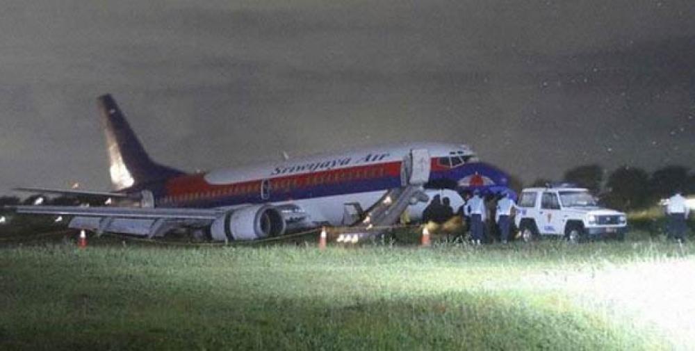 Crash of a Boeing 737-36M in Yogyakarta | Bureau of Aircraft Accidents
